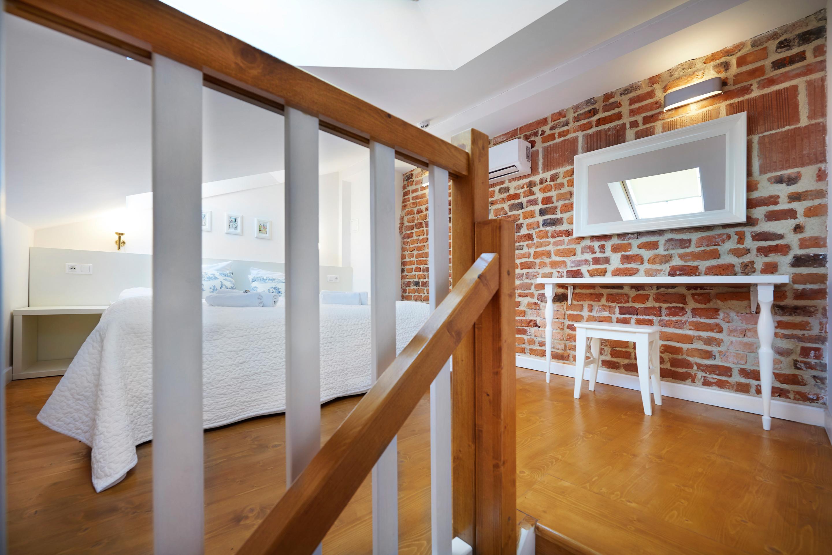 Gołębia 8 Hotel apartamentowy 3*