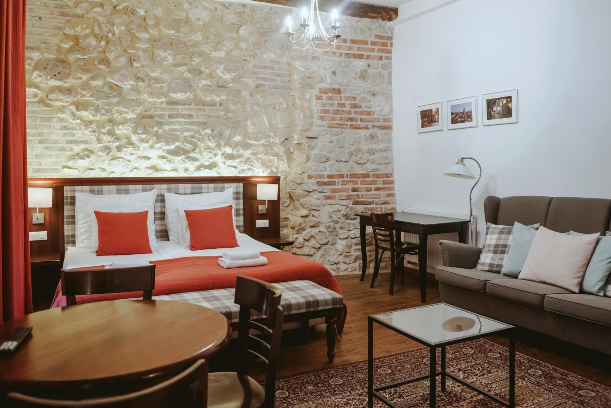 Gołębia 8 3* Kraków